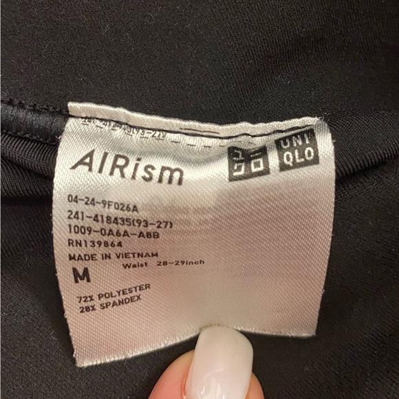 Uniqlo Women’s Black Legging Athletic Wear Exercise Crop medium - Picture 2 of 11